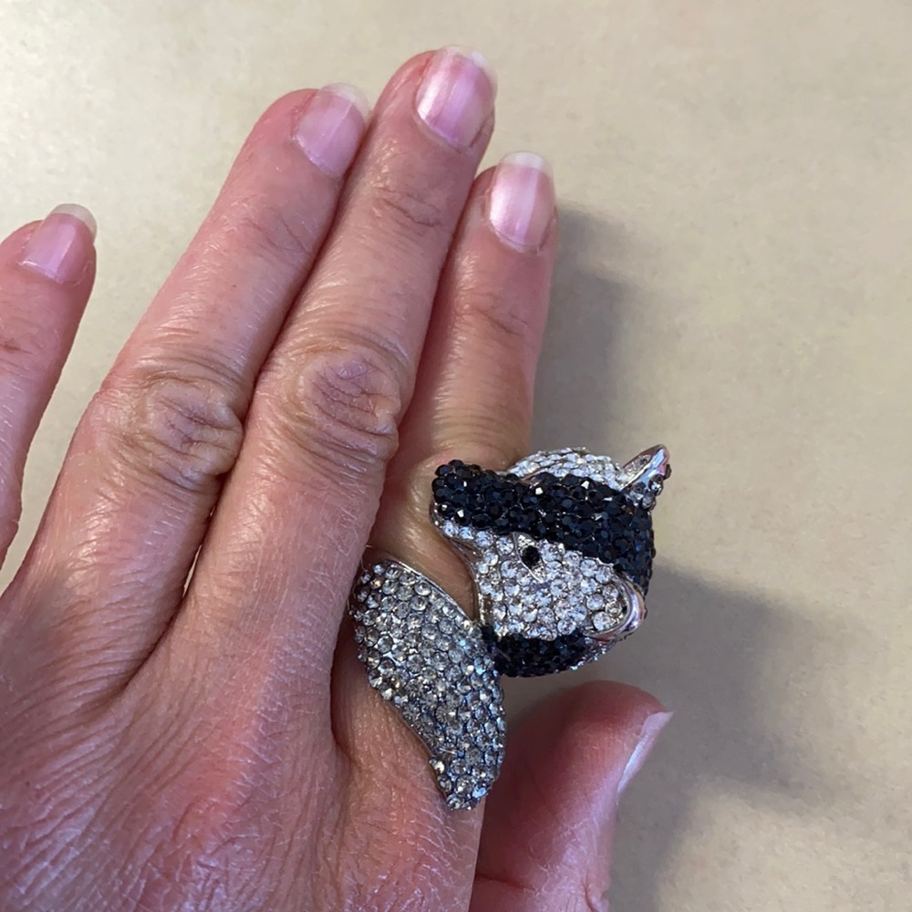 Crystal fox size 6 brand new ring. Beautiful 🤩